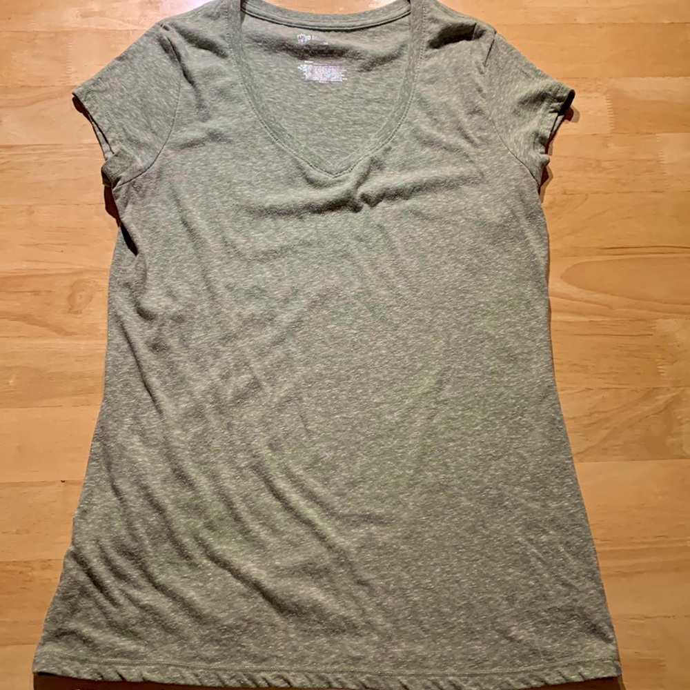 2/$15 No Boundaries heathered sage green short sleeve v neck fitted tee, Size XL